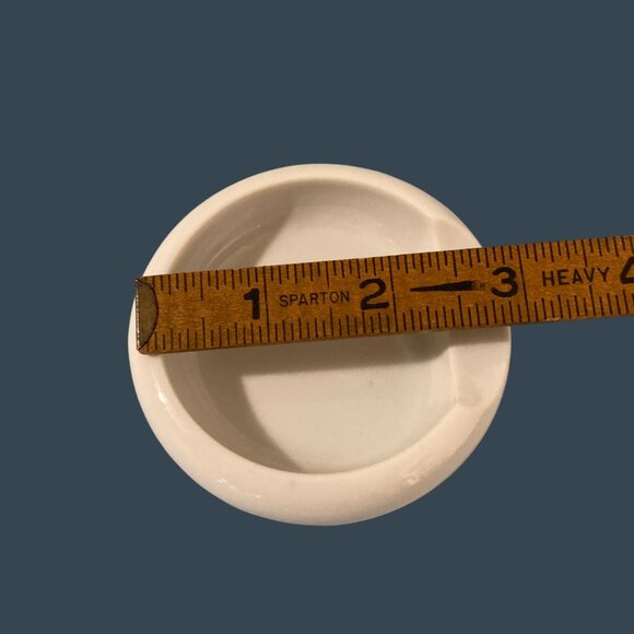 Set Of 2 Vintage White Porcelain Stackable Ashtrays - Picture 4 of 4